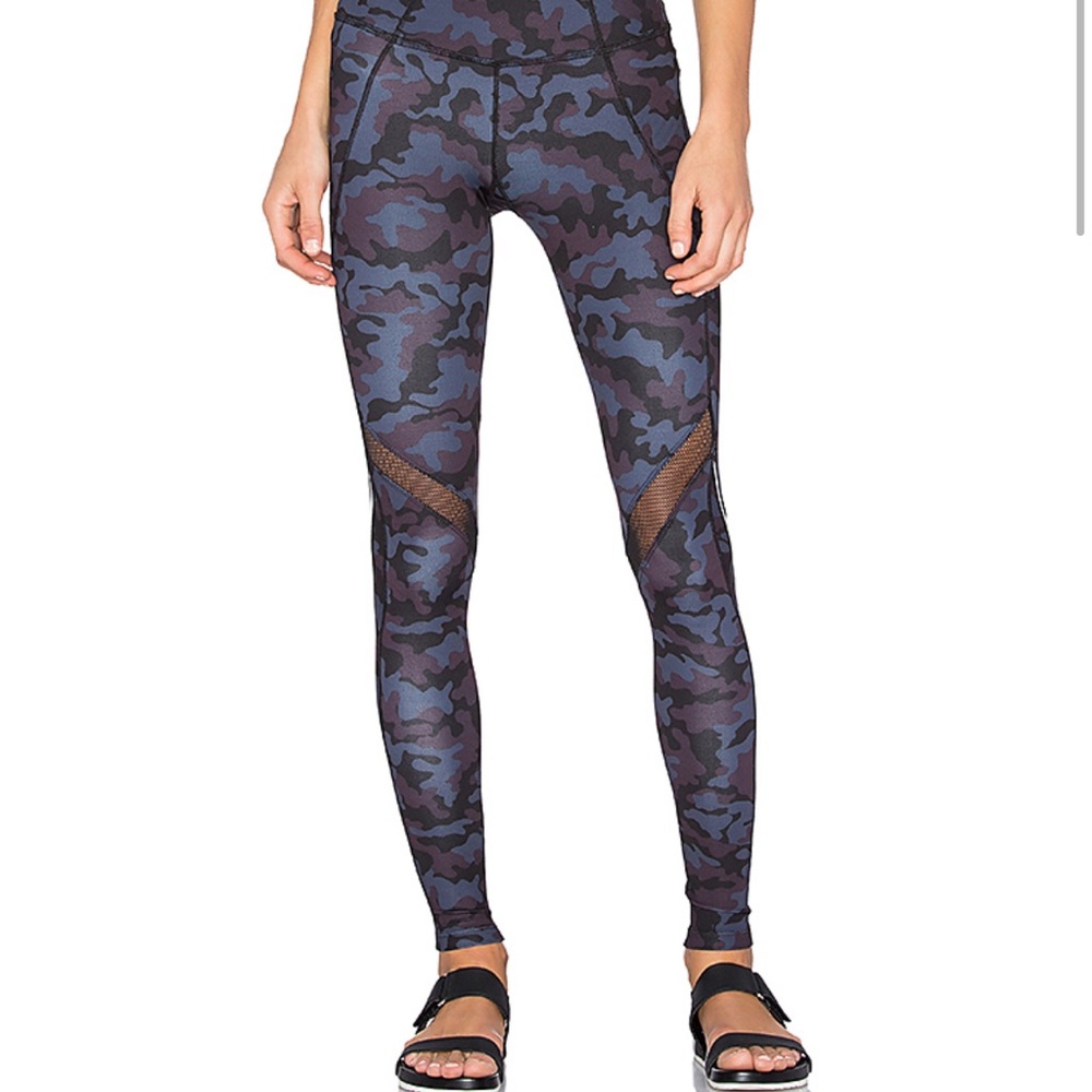 Splits59 camo leggings like new